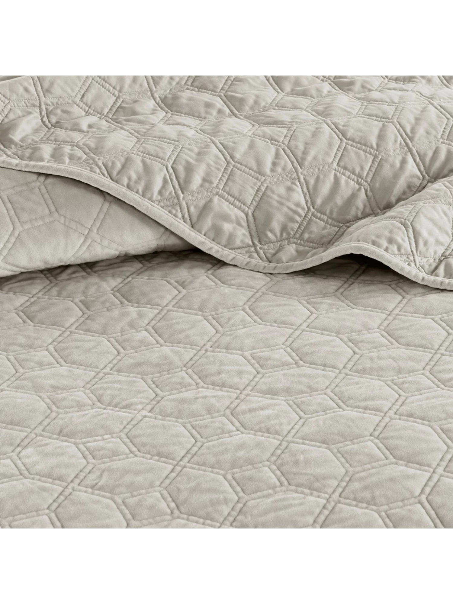 Ivory Velvet Quilt Set (2 Sizes) 4 Ivory Velvet Quilt Set (2 Sizes) - Image 2