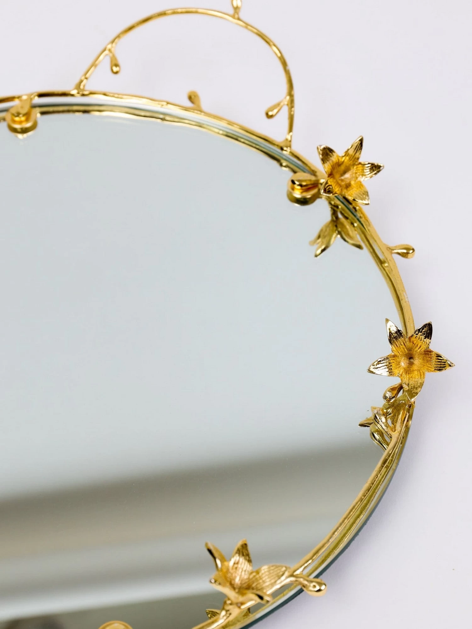 Round Mirrored Tray With Gold Flower Design 6 Round Mirrored Tray With Gold Flower Design - Image 4