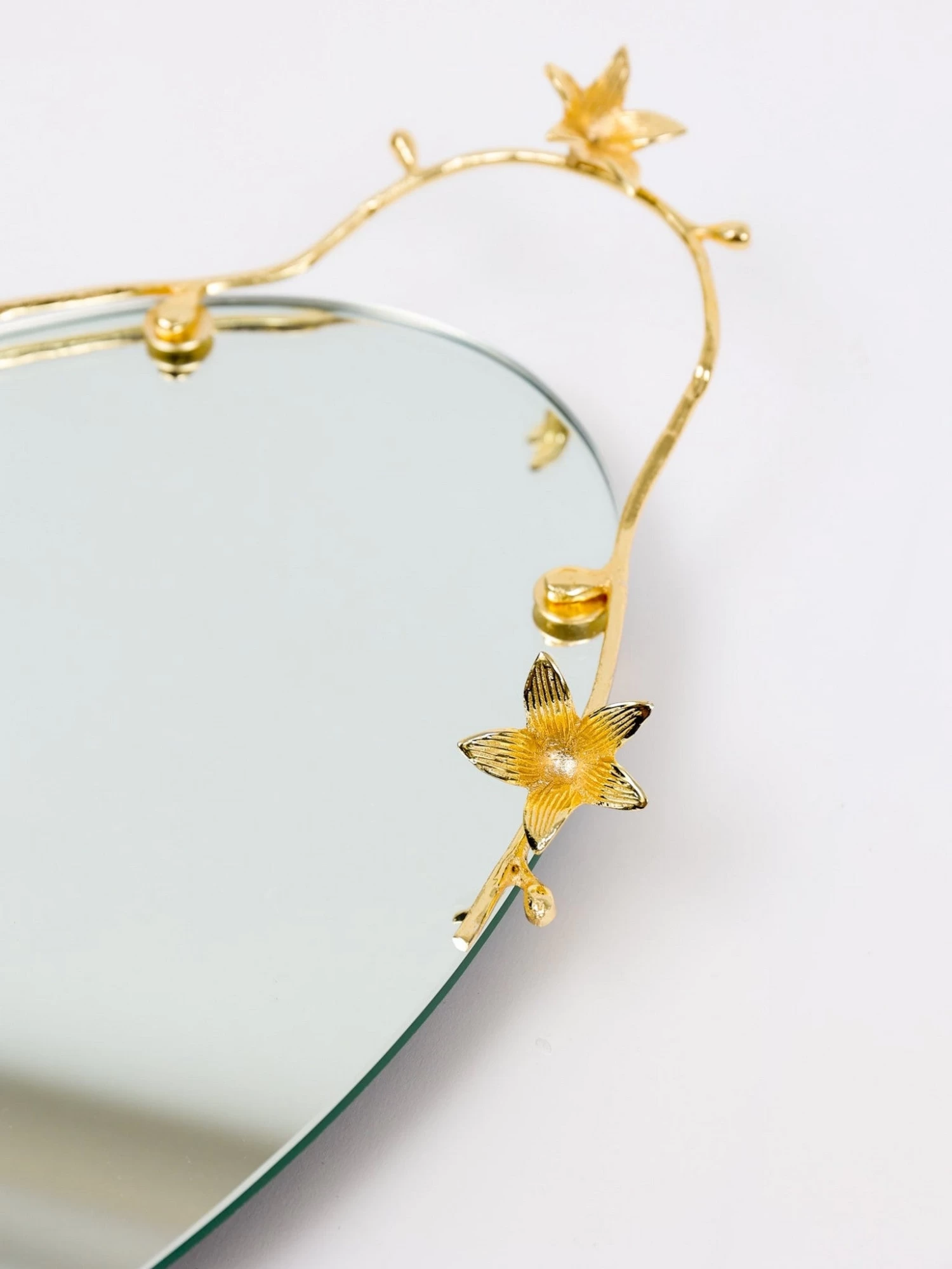 Oval Mirrored Tray With Gold Flower Design 6 Oval Mirrored Tray With Gold Flower Design - Image 4