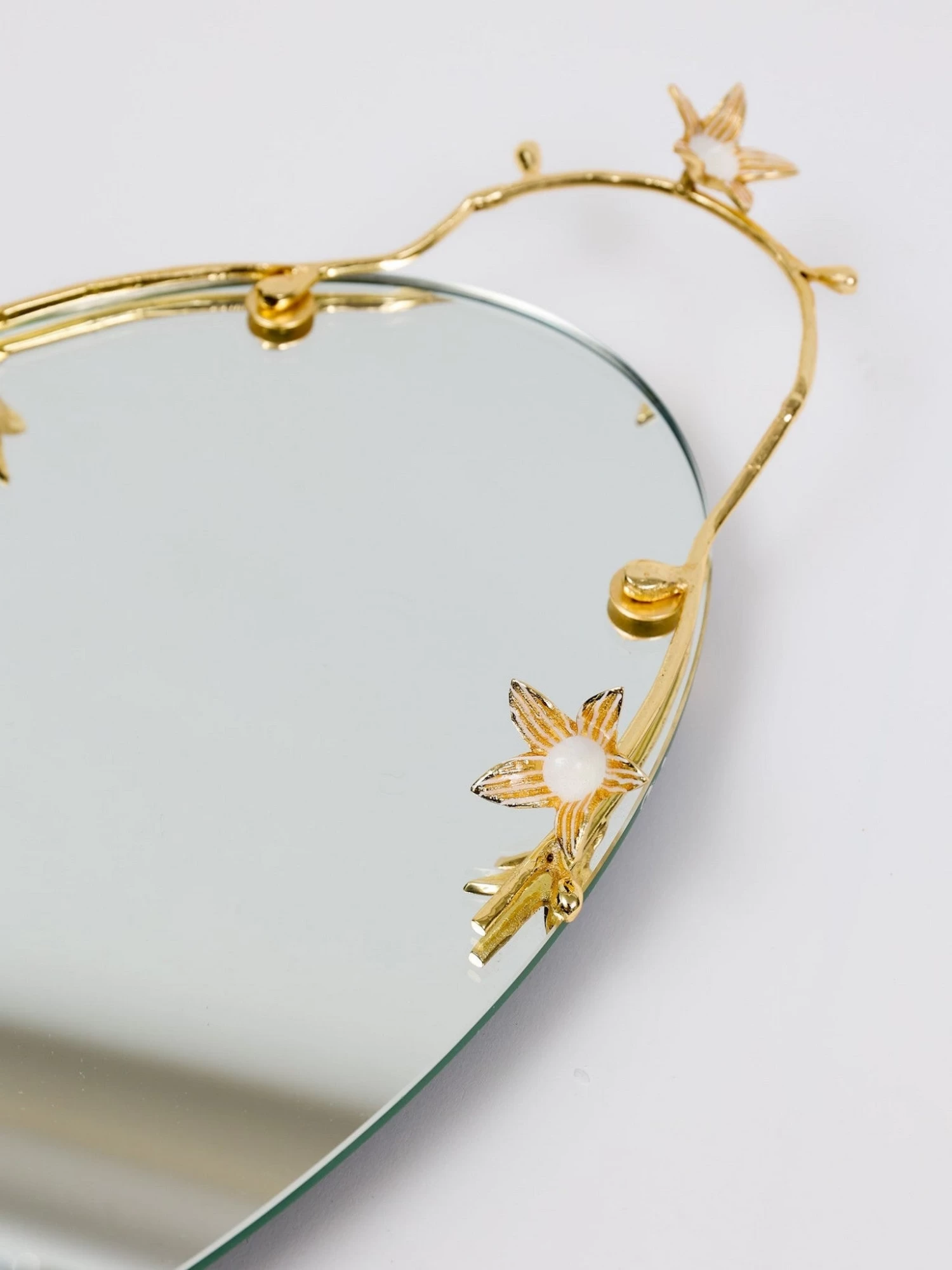 Oval Mirrored Tray With Gold & White Flower Design 6 Oval Mirrored Tray With Gold & White Flower Design - Image 4