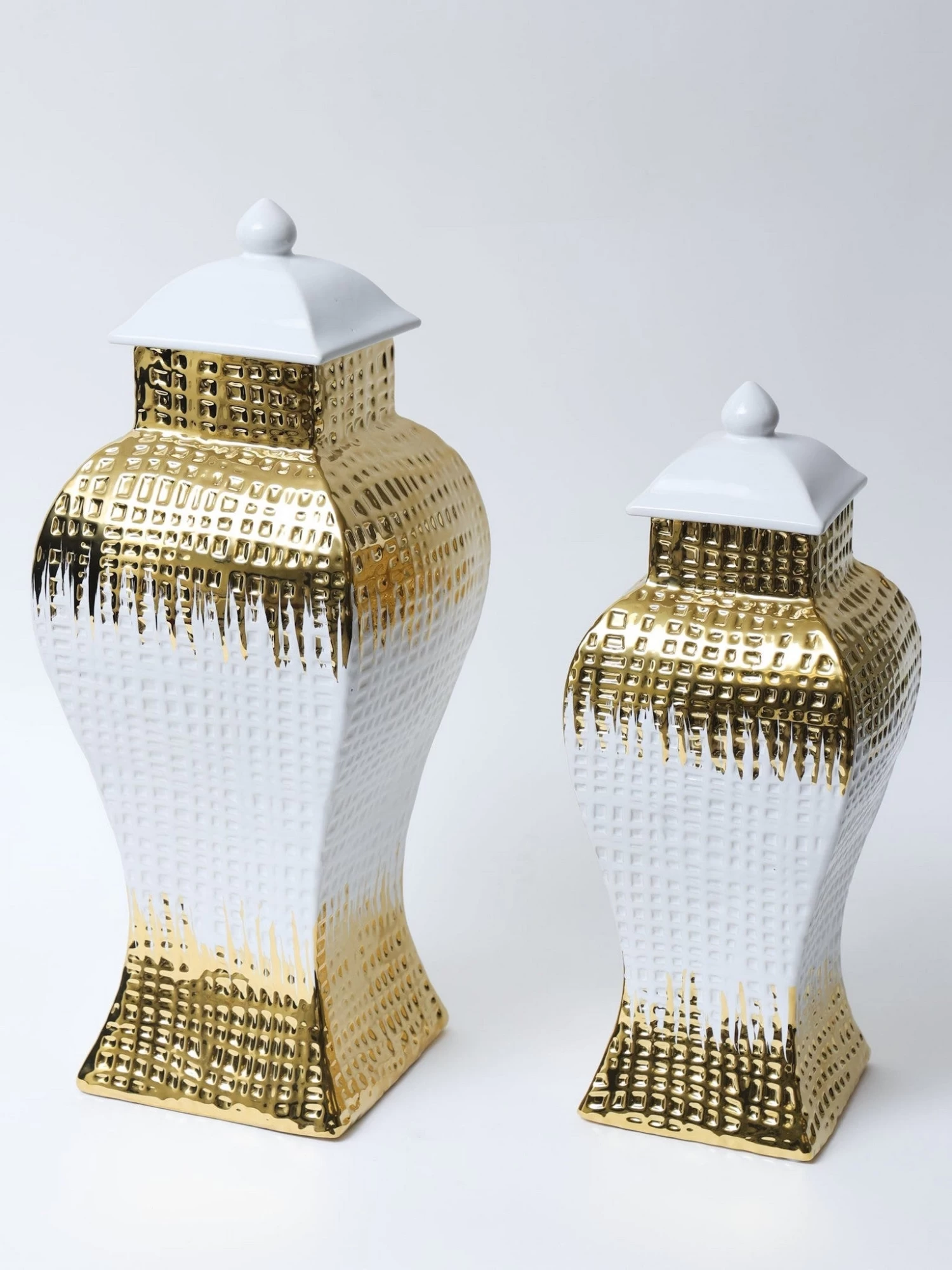 Gold And White Textured Ginger Jar (2 Sizes) 4 Gold And White Textured Ginger Jar (2 Sizes) - Image 2