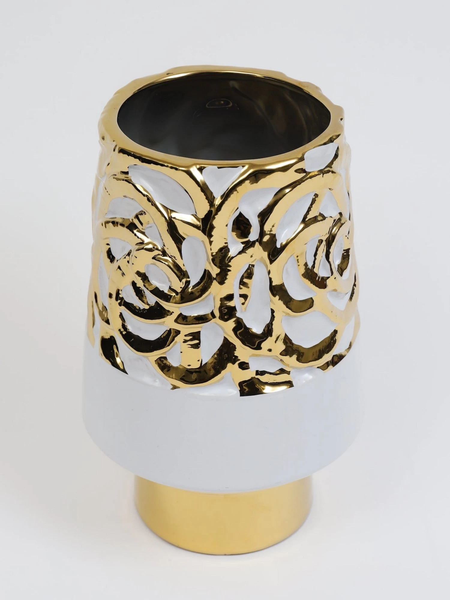 White Ceramic Vase With Gold Circle Design 4 White Ceramic Vase With Gold Circle Design - Image 2