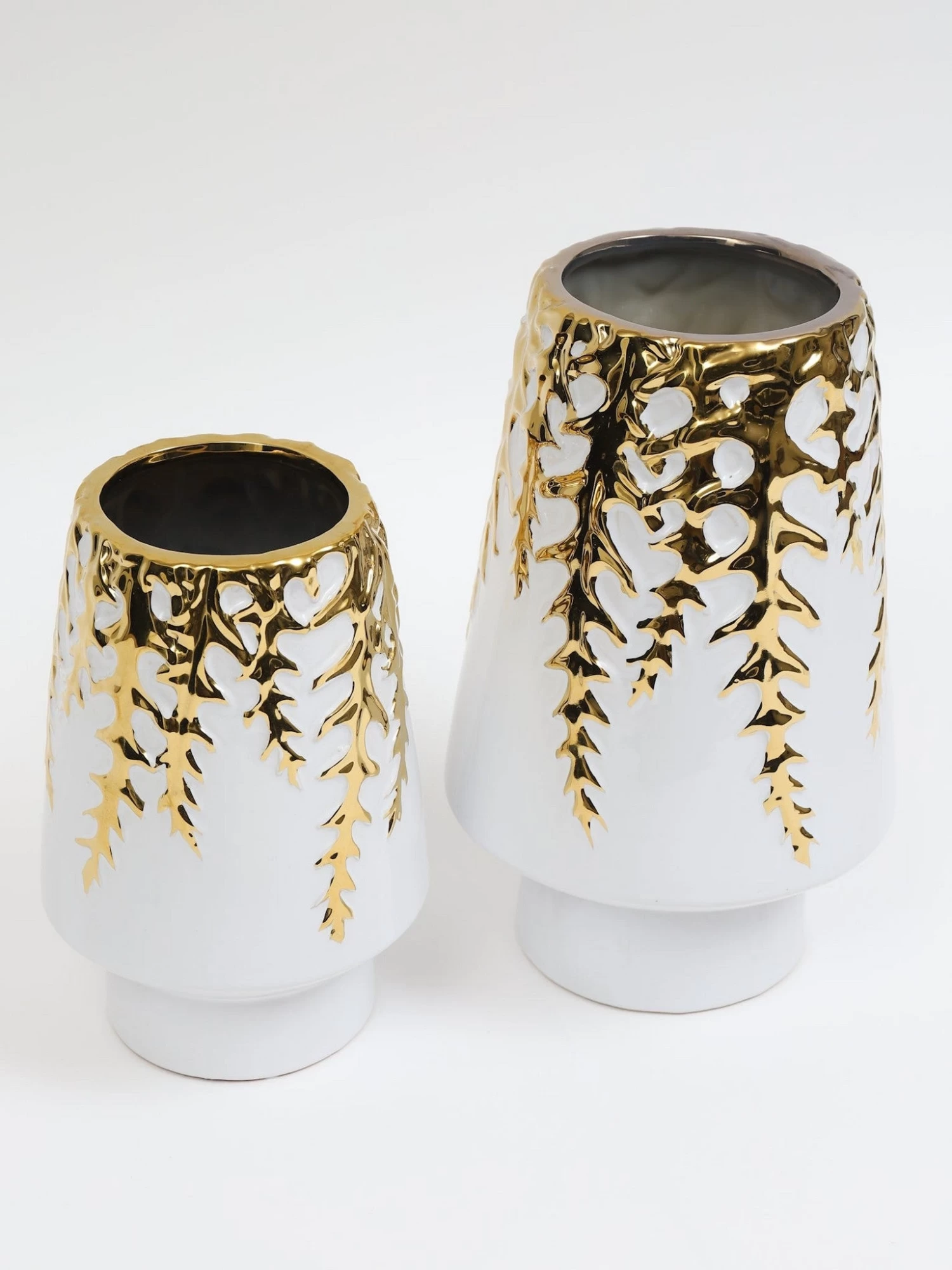 White Ceramic Vase With Gold Vine Design (3 Sizes) 5 White Ceramic Vase With Gold Vine Design (3 Sizes) - Image 3