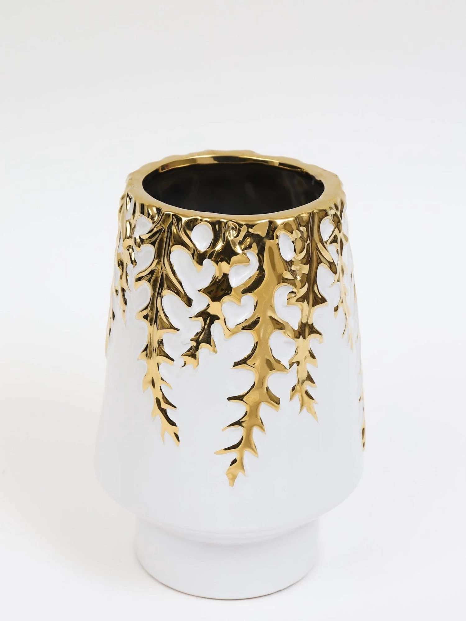 White Ceramic Vase With Gold Vine Design (3 Sizes) 9 White Ceramic Vase With Gold Vine Design (3 Sizes) - Image 7