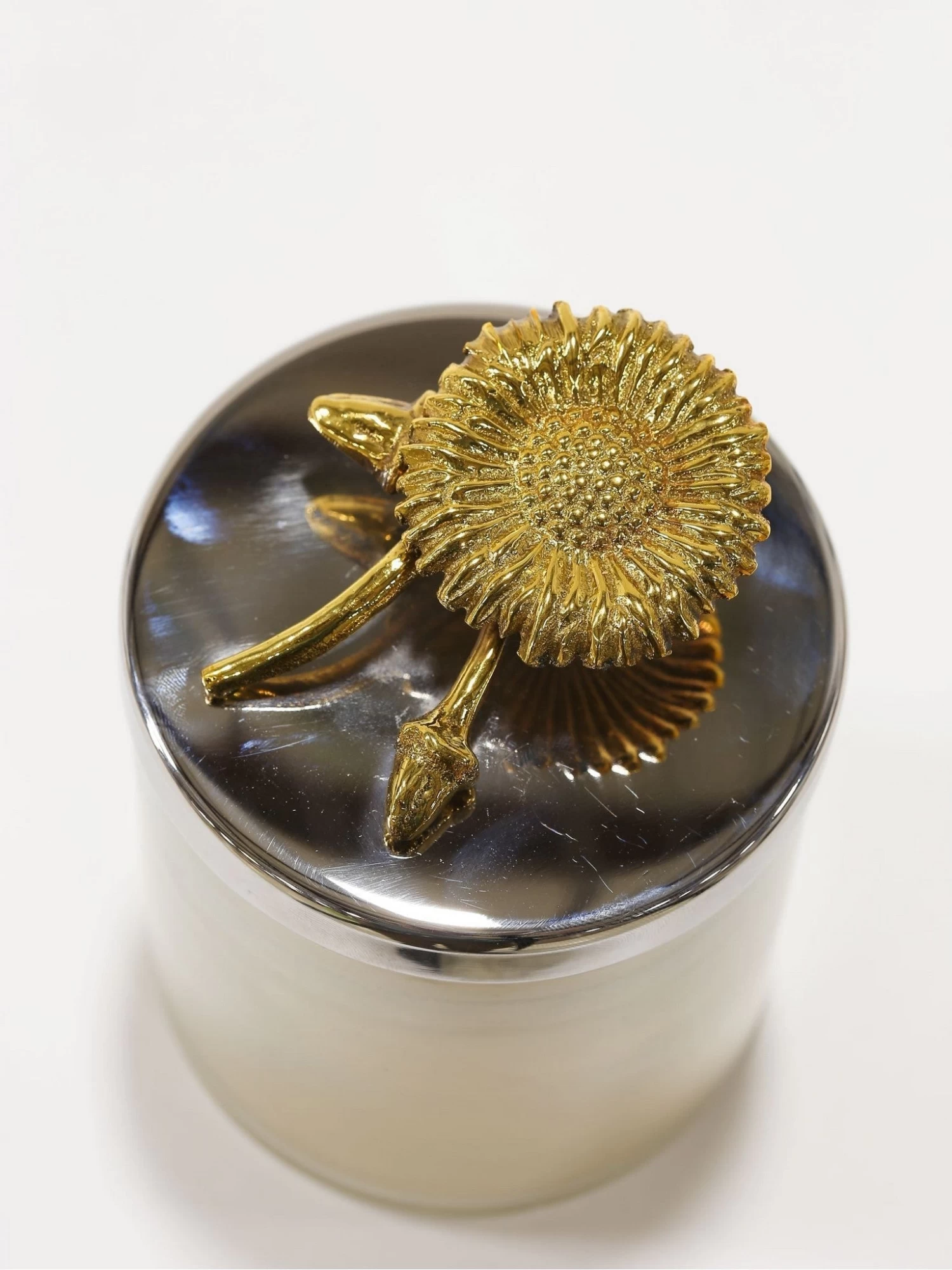 Silver And Gold Detailed Lid Candle - Vanilla (6 Styles) 15 Silver And Gold Detailed Lid Candle - Vanilla (6 Styles) - Image 13