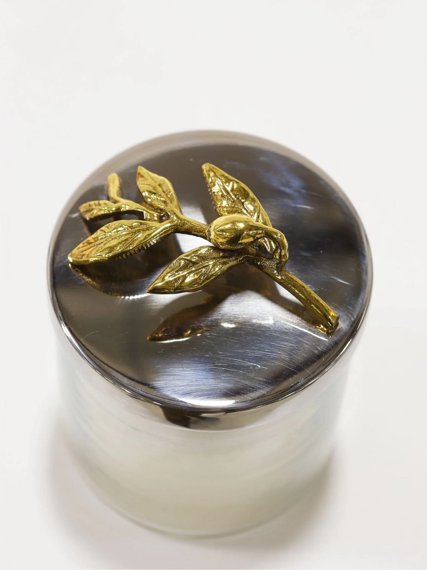 Silver And Gold Detailed Lid Candle - Vanilla (6 Styles) 7 Silver And Gold Detailed Lid Candle - Vanilla (6 Styles) - Image 5