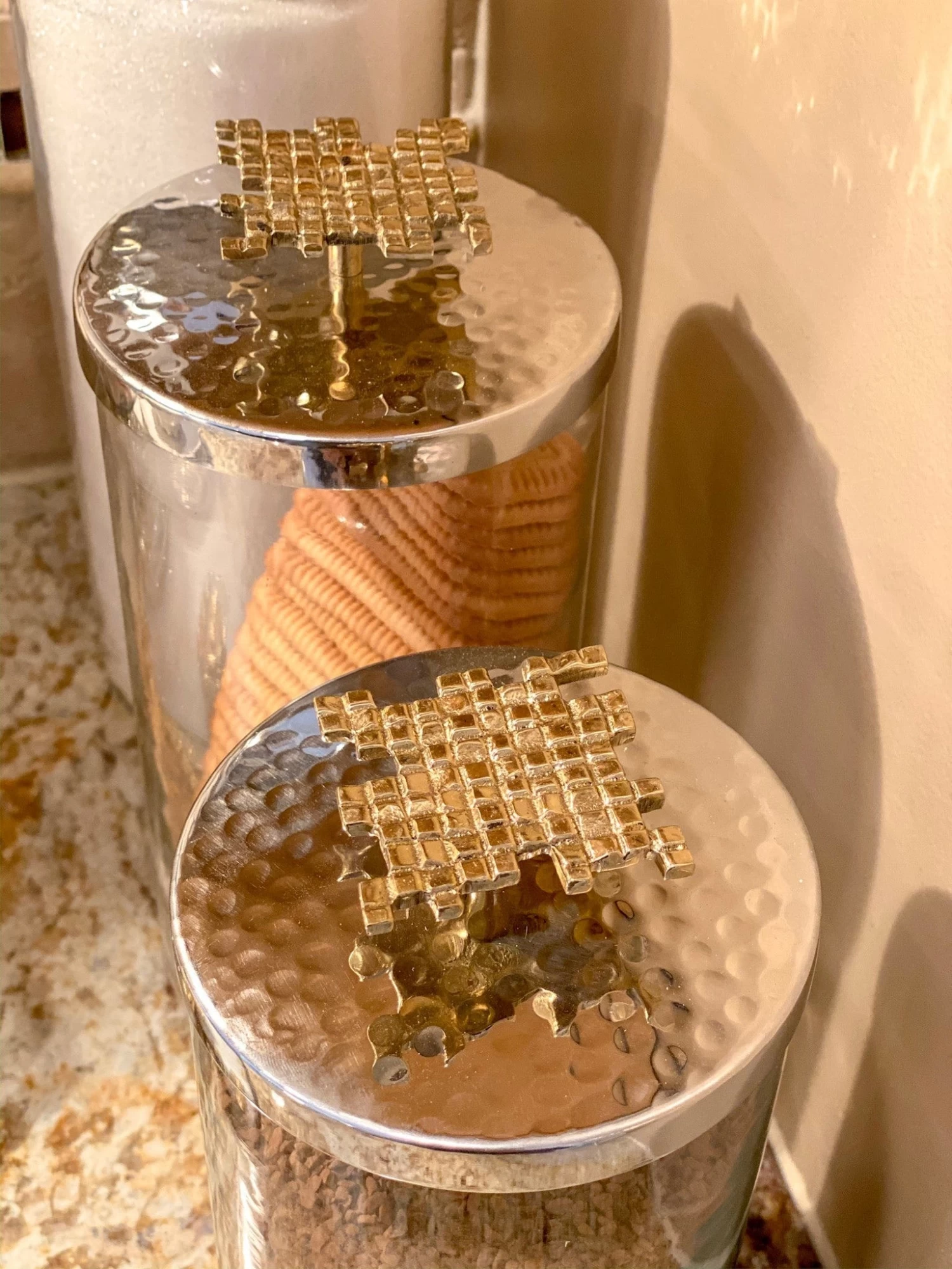 (3 Sizes) Hammered Lid Glass Canister 6 (3 Sizes) Hammered Lid Glass Canister - Image 4