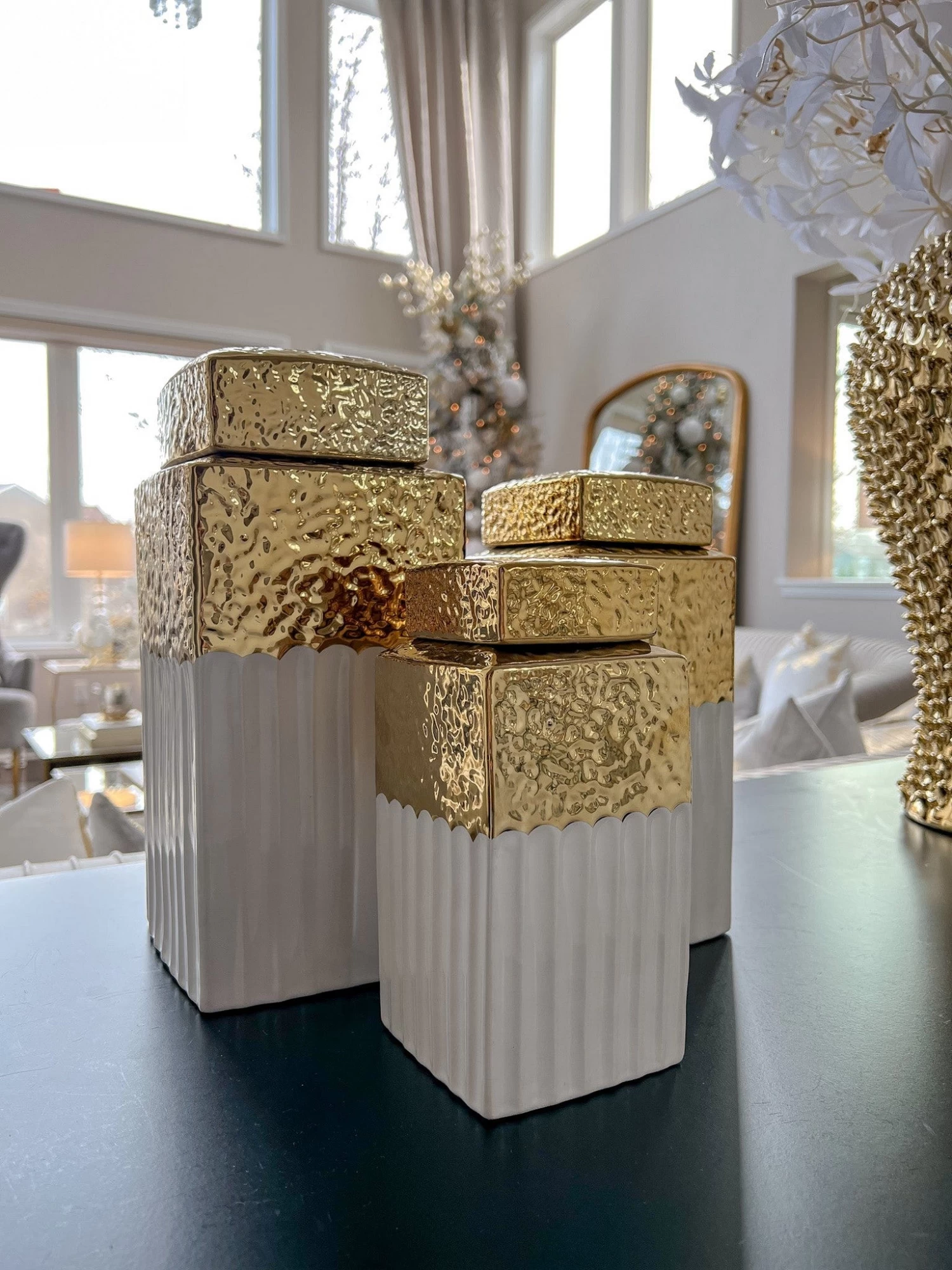 White Hammered Jar With Gold Border & Lid (3 Sizes) 5 White Hammered Jar With Gold Border & Lid (3 Sizes) - Image 3