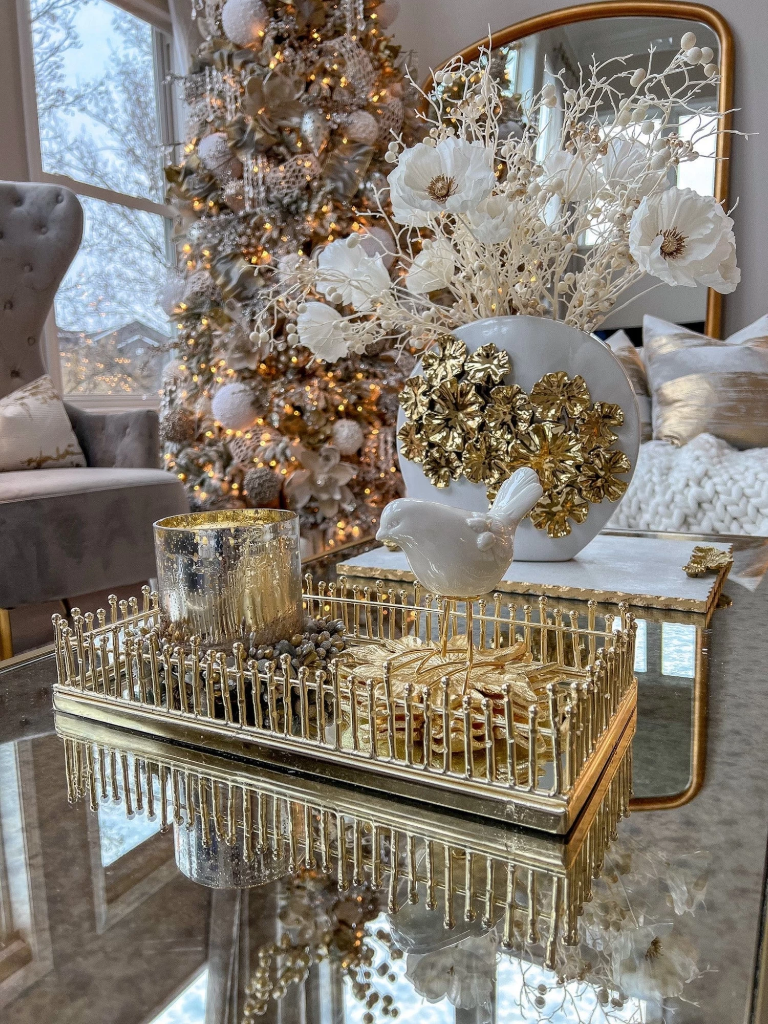 Mirrored Tray With Gold Linear Design 4 Mirrored Tray With Gold Linear Design - Image 2