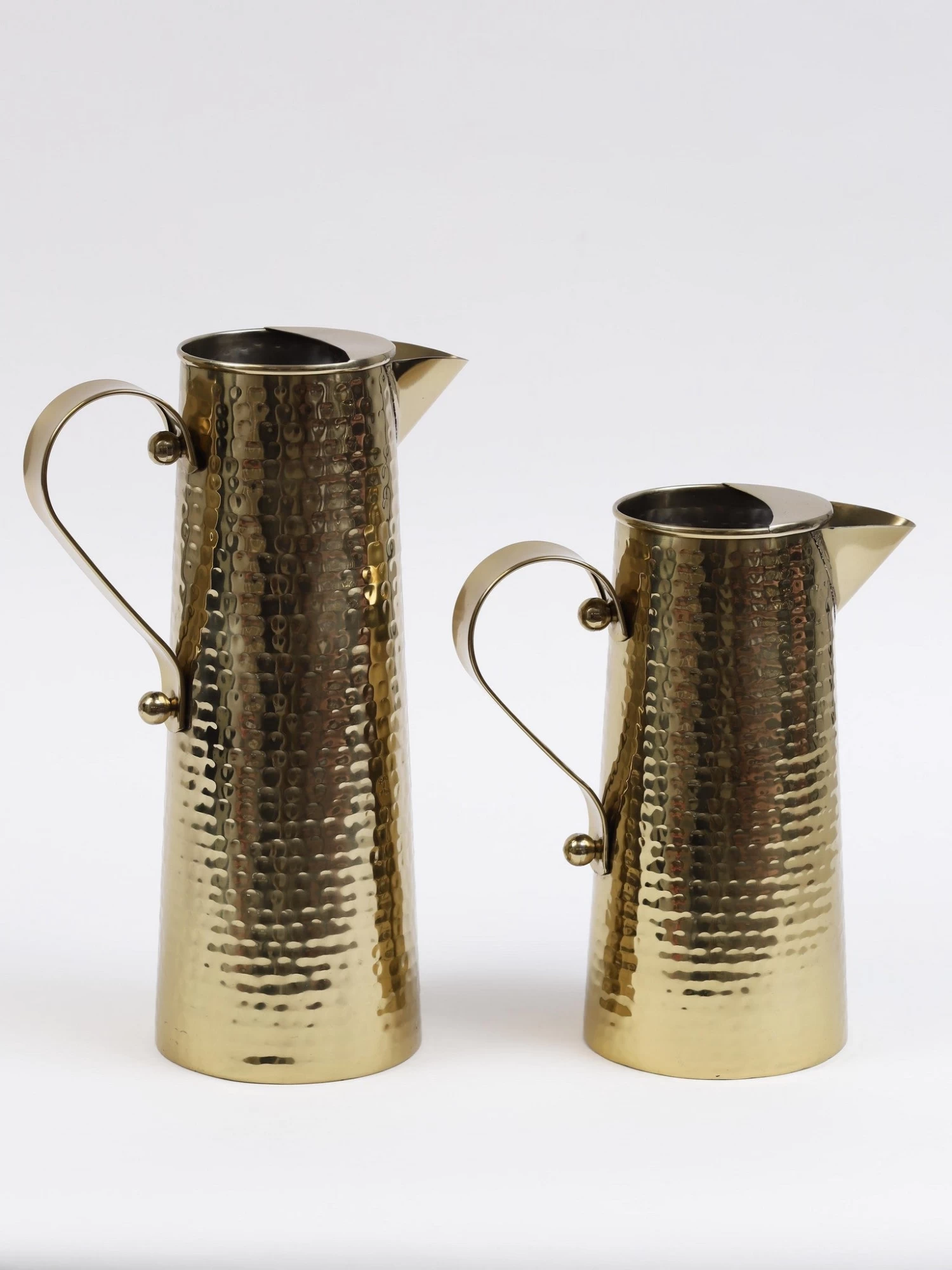 Gold Hammered Texture Pitcher (2 Sizes) 4 Gold Hammered Texture Pitcher (2 Sizes) - Image 2