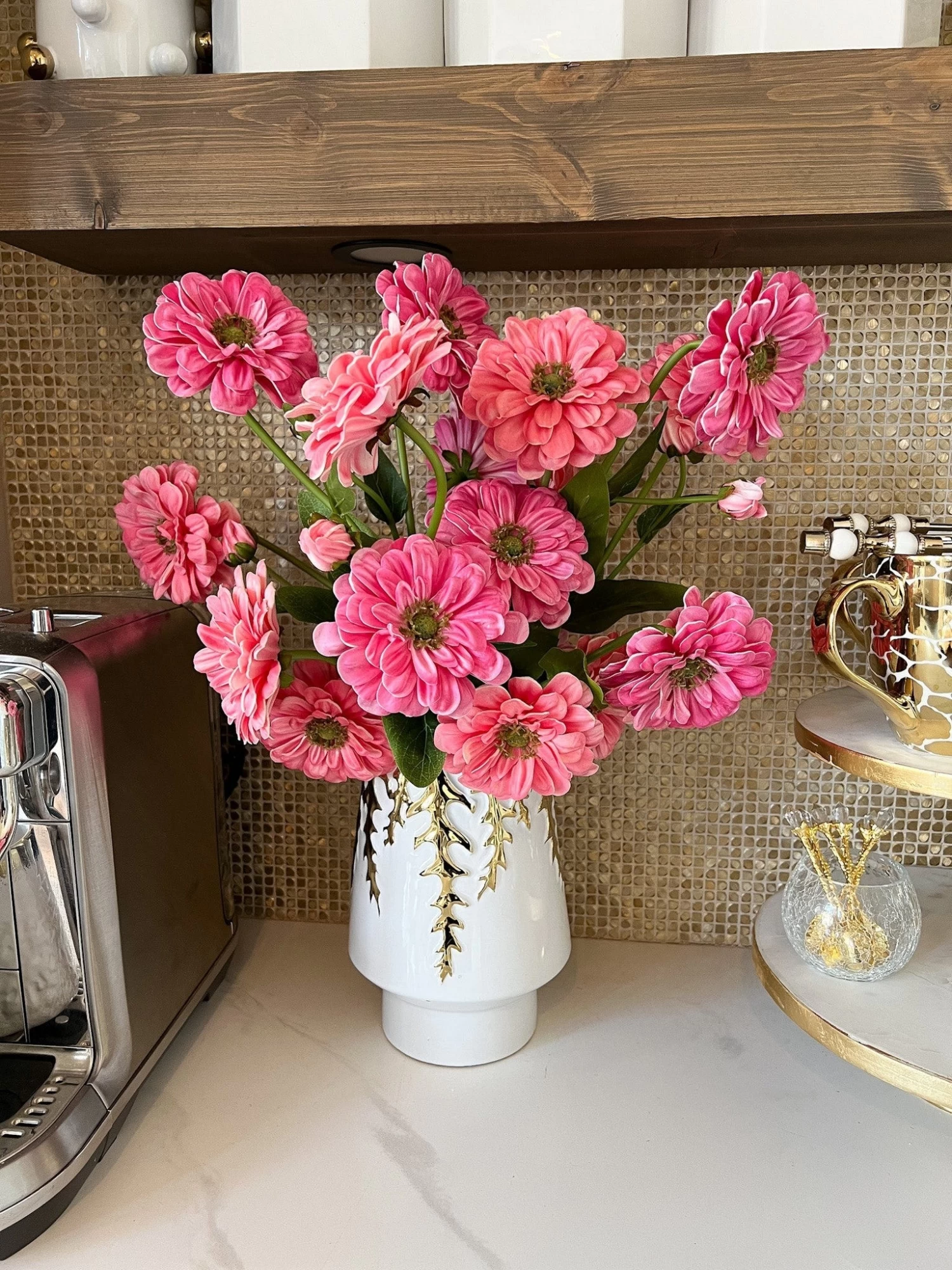 White Ceramic Vase With Gold Vine Design (3 Sizes) 7 White Ceramic Vase With Gold Vine Design (3 Sizes) - Image 5