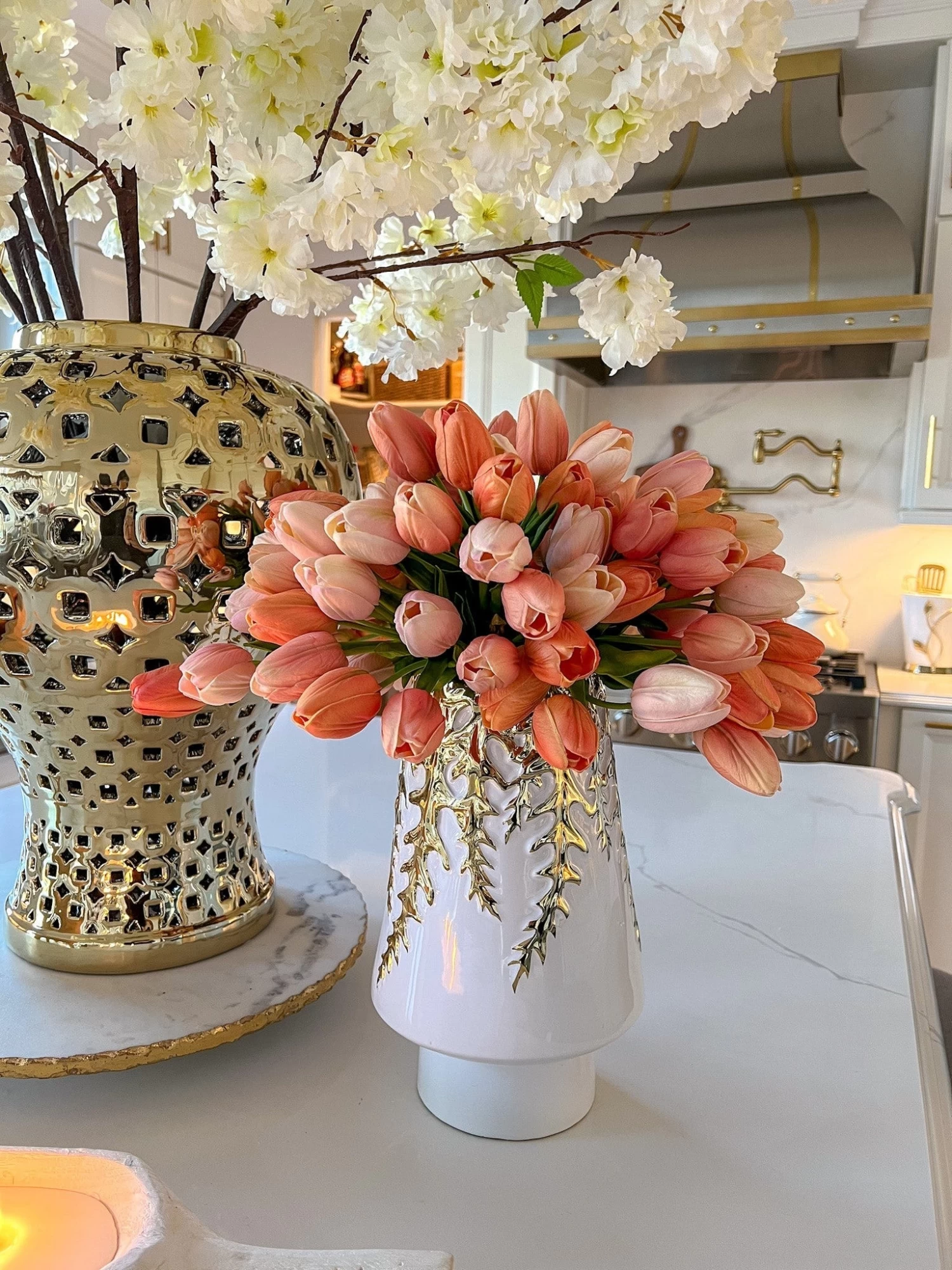 White Ceramic Vase With Gold Vine Design (3 Sizes) 6 White Ceramic Vase With Gold Vine Design (3 Sizes) - Image 4