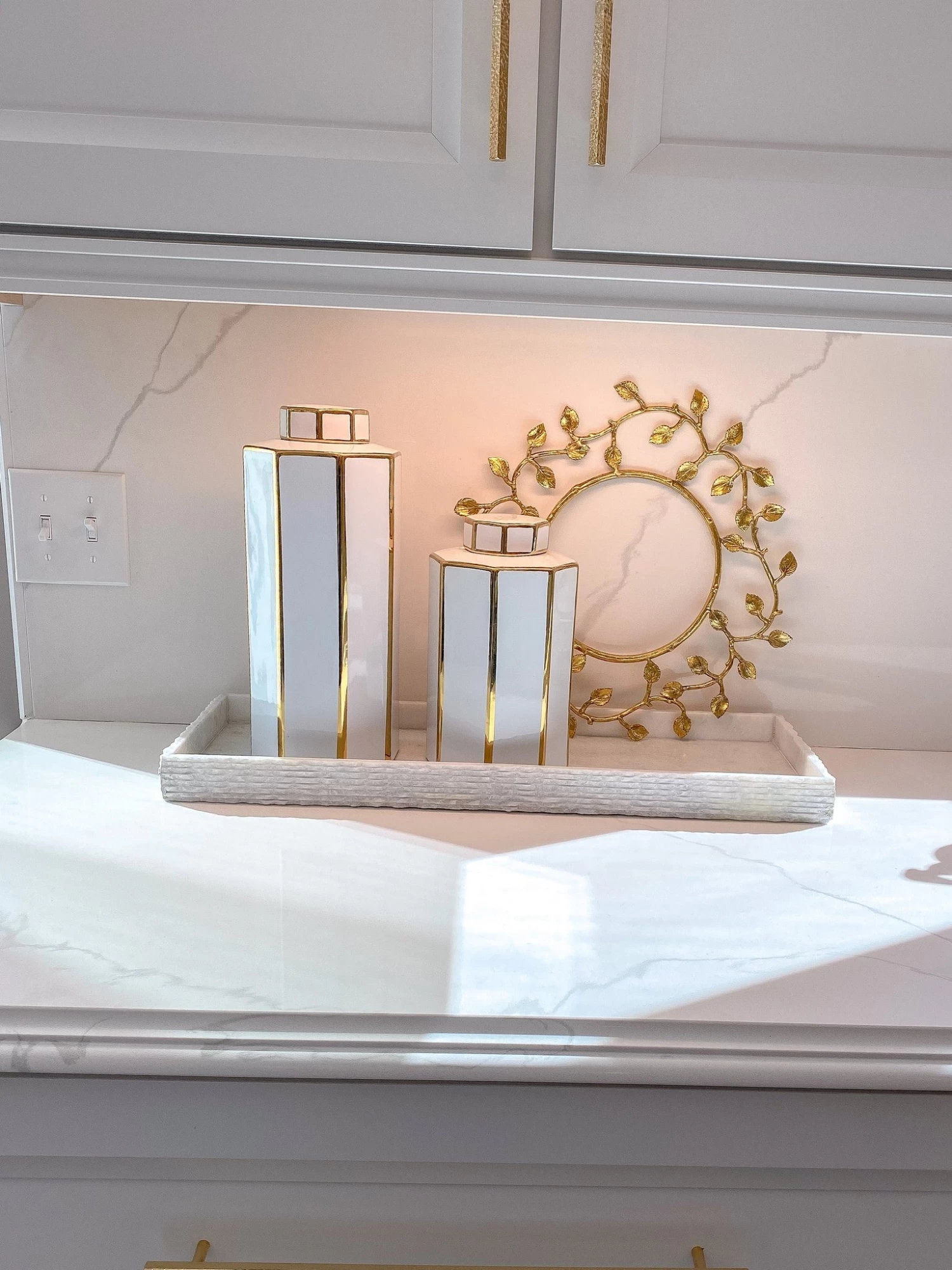 Gold And White Jar With Lid (2 Sizes) 5 Gold And White Jar With Lid (2 Sizes) - Image 3