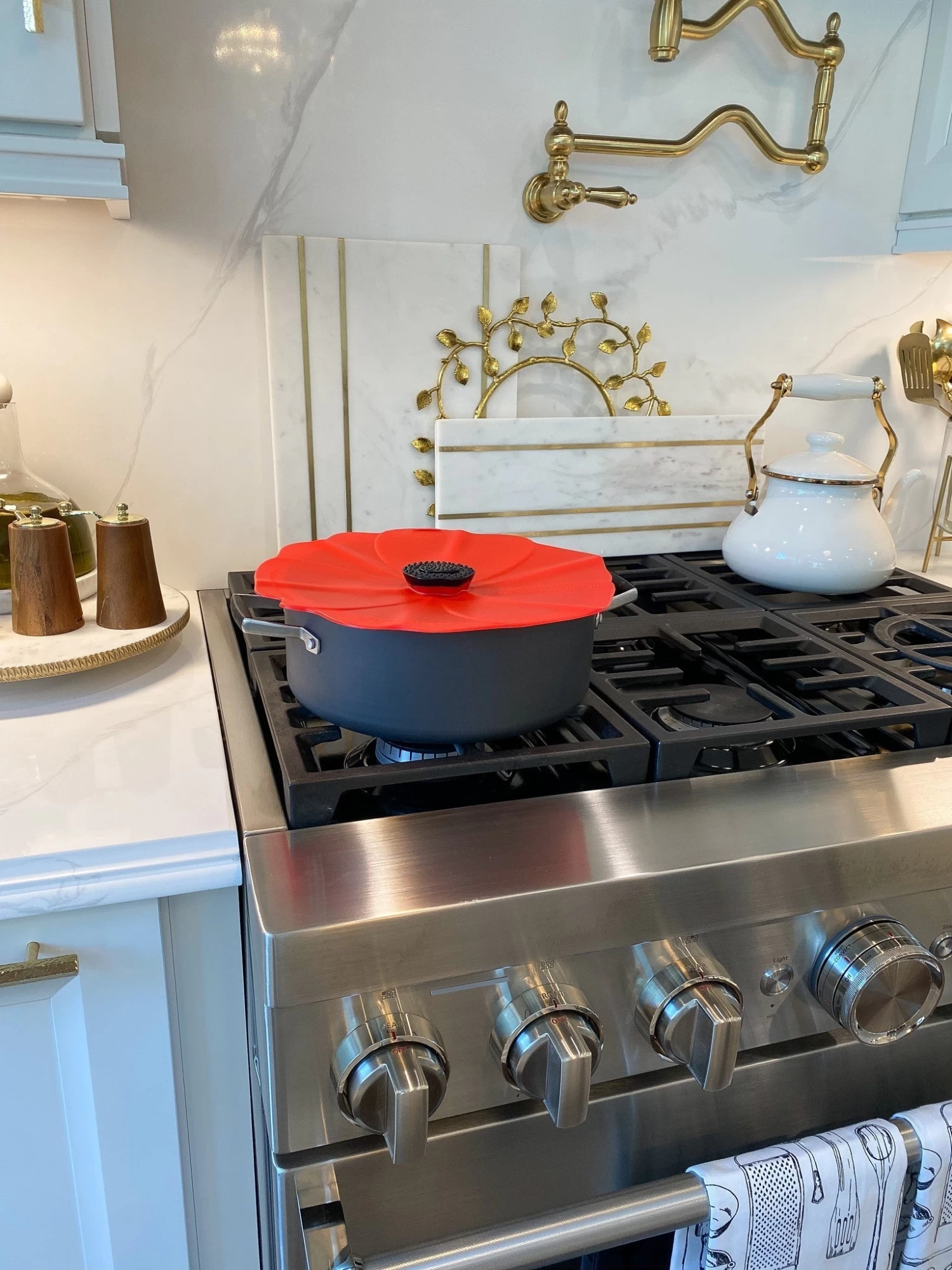 Silicone Poppy Flower Pot Lids (5 Sizes) 3 Silicone Poppy Flower Pot Lids (5 Sizes)