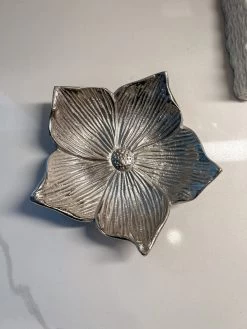 Flower Shaped Trivet (2 Colors) -Home Essentials Shop image 57517564 7e1b 45fd 8ba8 0d79a0c2676c new