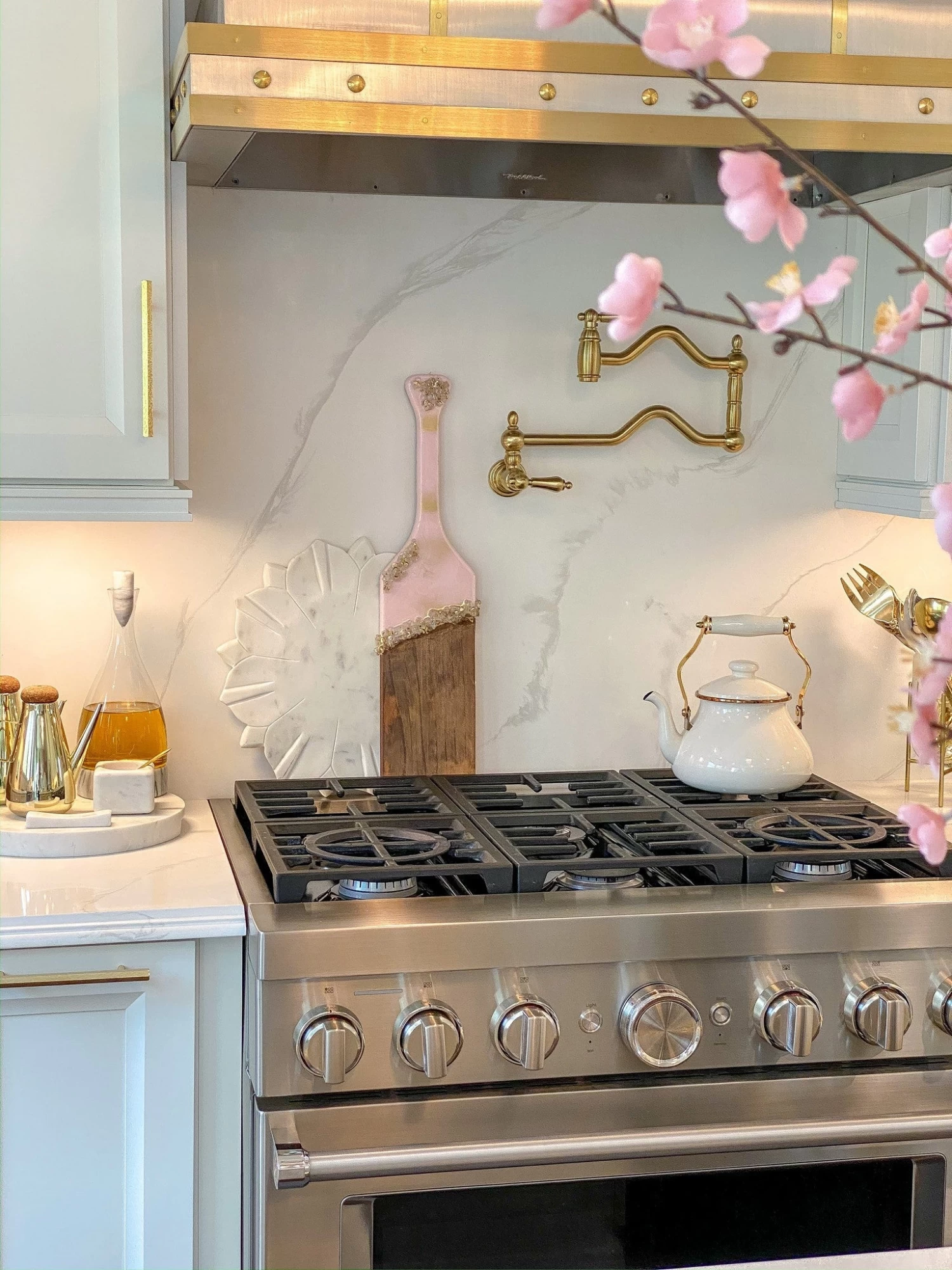 Gold Leaf And Pink Resin Wood Paddle Serving Board 5 Gold Leaf And Pink Resin Wood Paddle Serving Board - Image 3