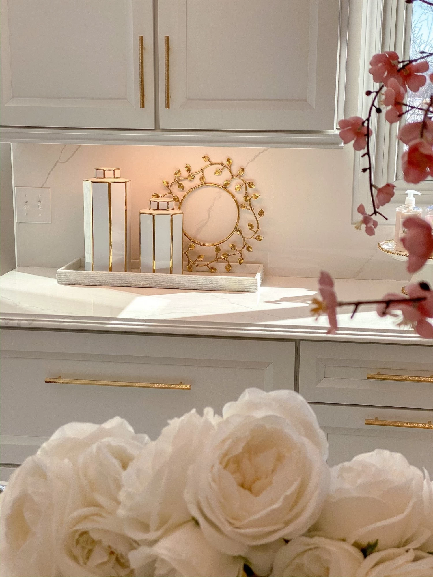 Gold And White Jar With Lid (2 Sizes) 4 Gold And White Jar With Lid (2 Sizes) - Image 2