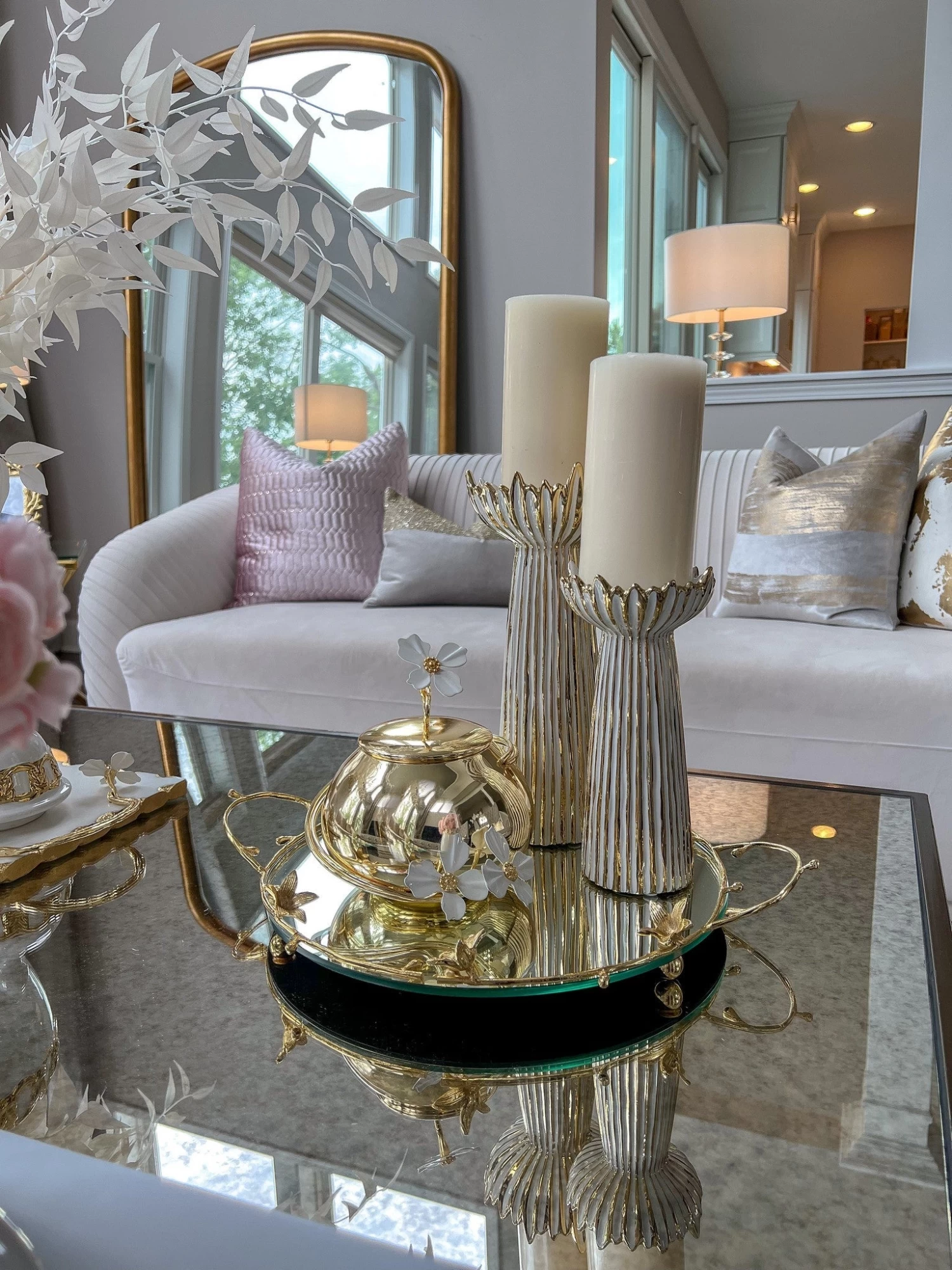 Round Mirrored Tray With Gold Flower Design 4 Round Mirrored Tray With Gold Flower Design - Image 2