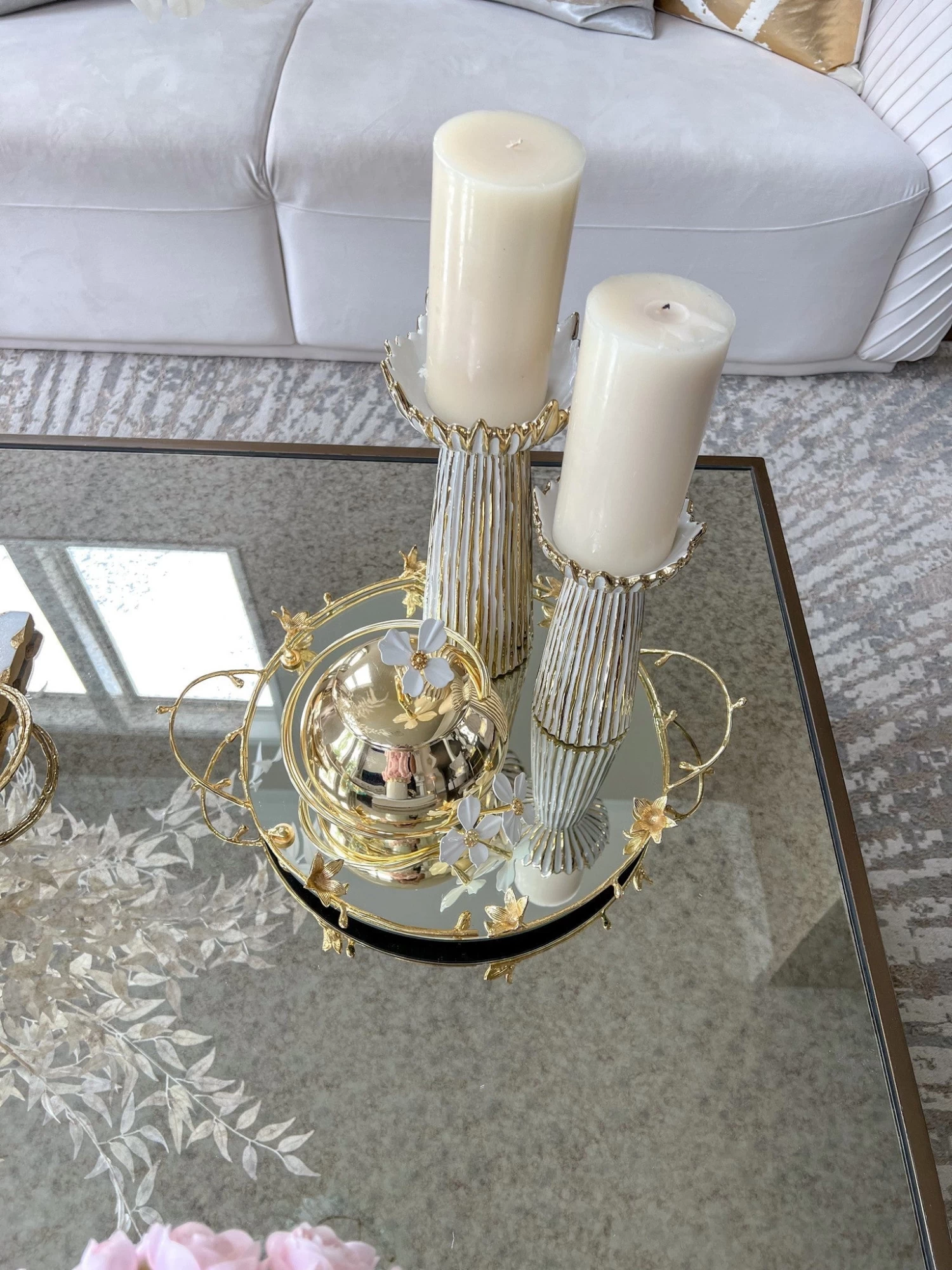 Round Mirrored Tray With Gold Flower Design 8 Round Mirrored Tray With Gold Flower Design - Image 6