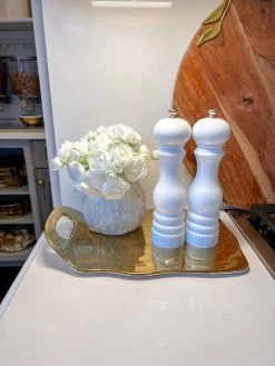 Gold Tray With Handle -Home Essentials Shop image f69202b3 80f0 4ad2 8f0b a59f77977144 new 1